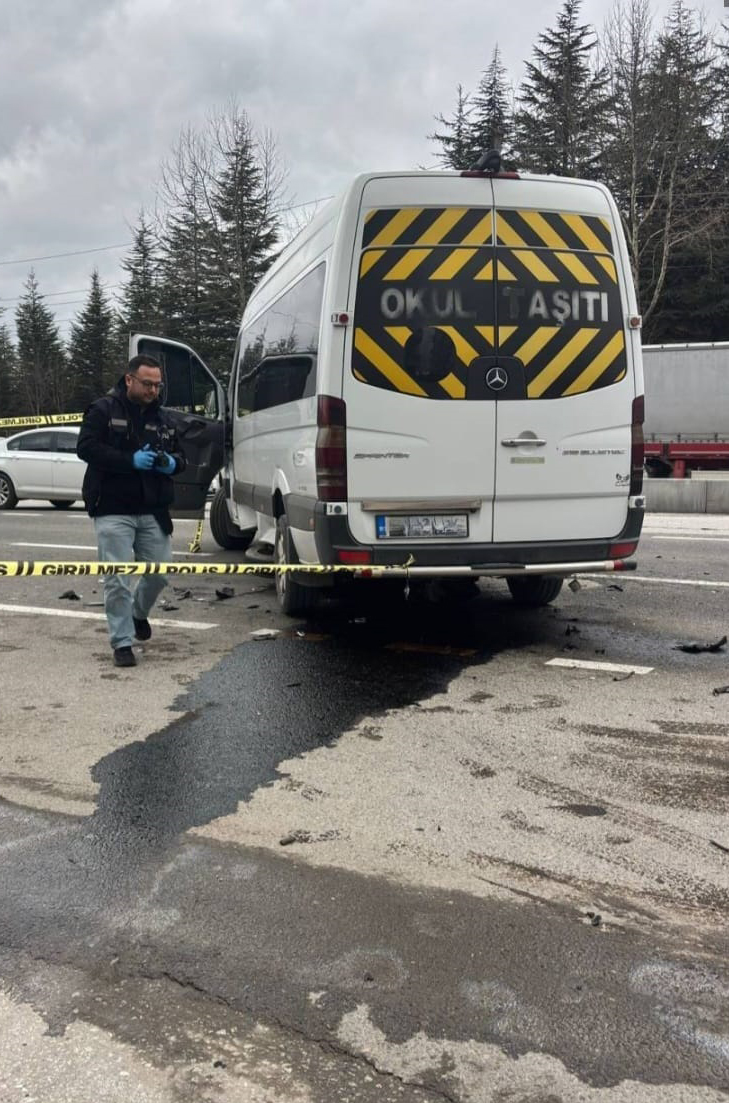 Minibüsle çarpışan motosikletin sürücüsü hayatını kaybetti