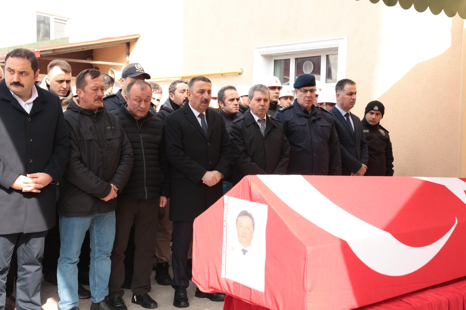 Emekliliğine 4 gün kala kazada ölen polis için tören (2)