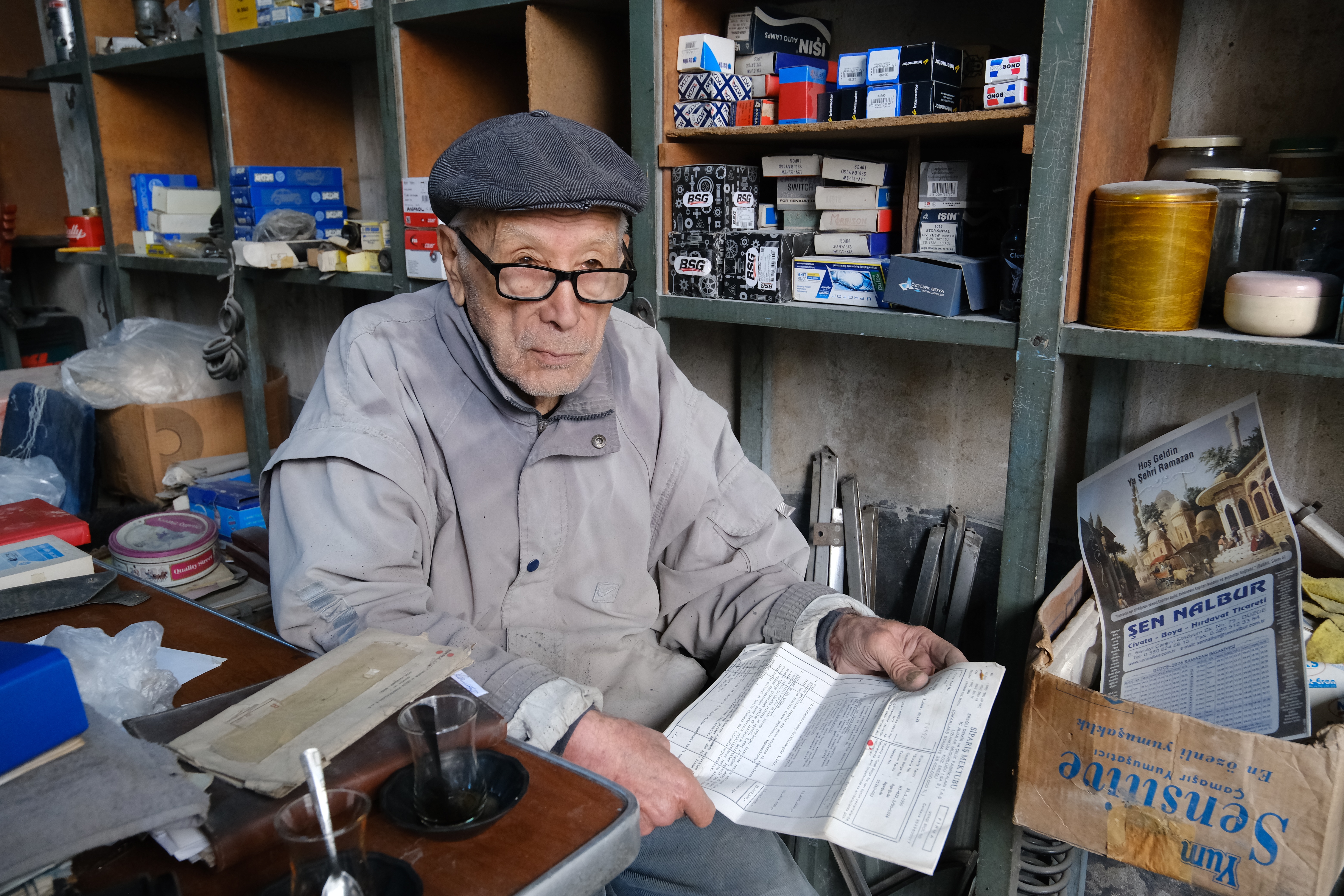 90 yaşındaki Anadol ustası, araçları yeniden trafiğe çıkarıyor