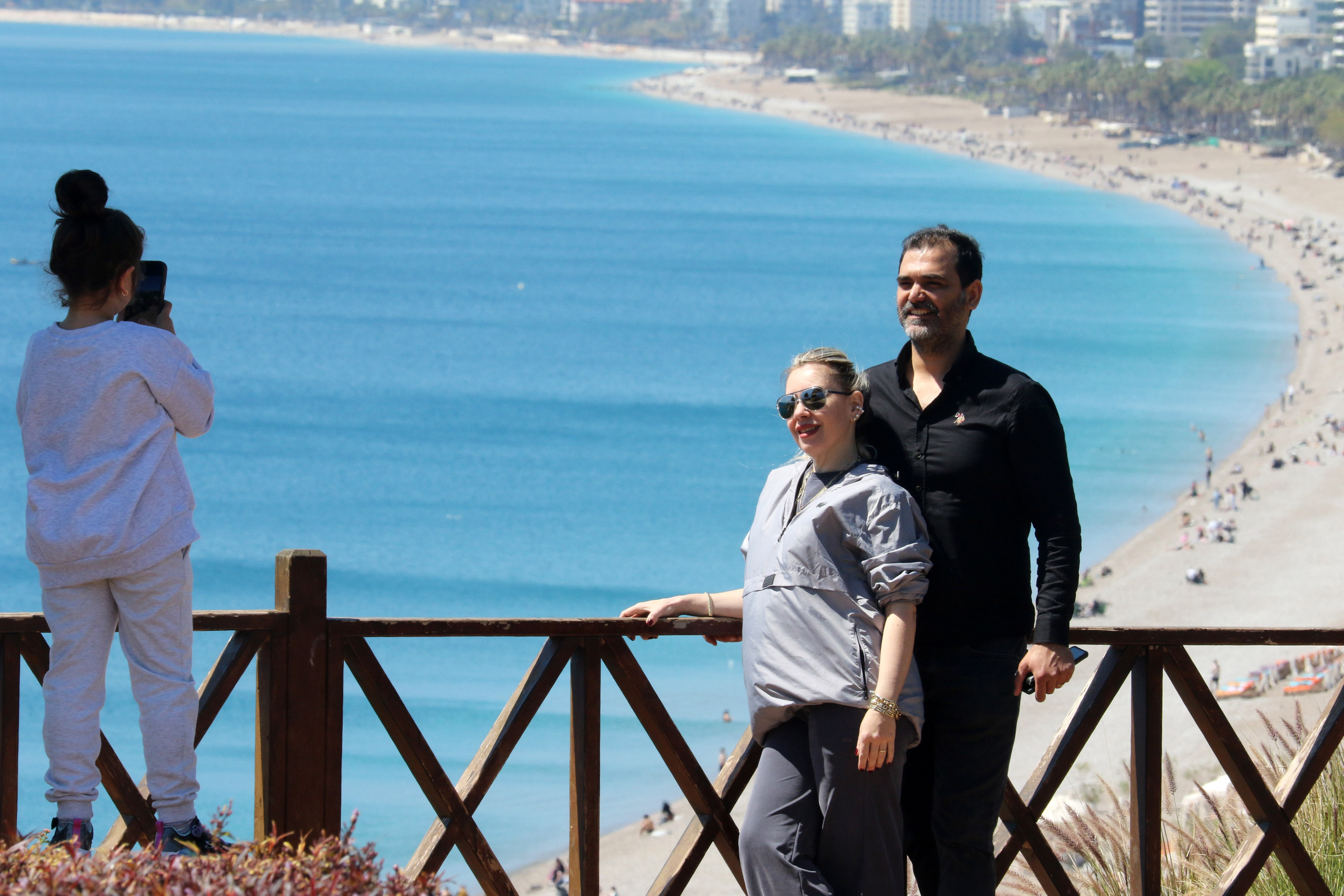 Konyaaltı Sahili'nde yoğunluk
