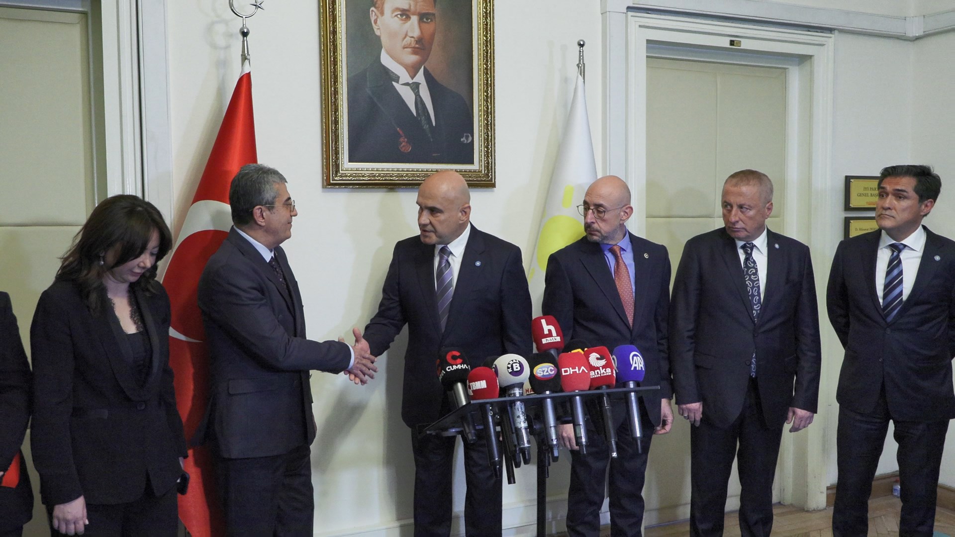 CHP heyeti, Meclis'te muhalefet partilerini ziyaret etti
