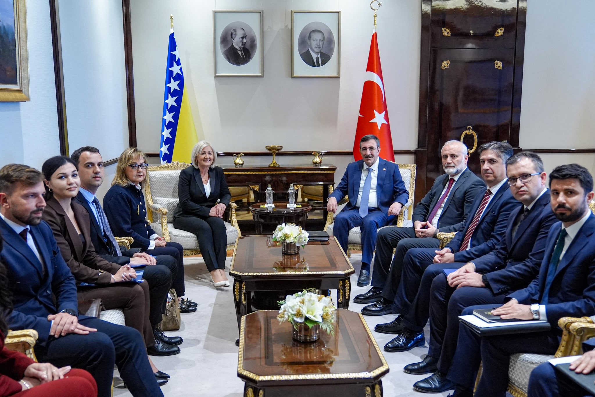 Cumhurbaşkanı Yardımcısı Yılmaz, Bosna Hersek Başbakanı Krişto ile görüştü