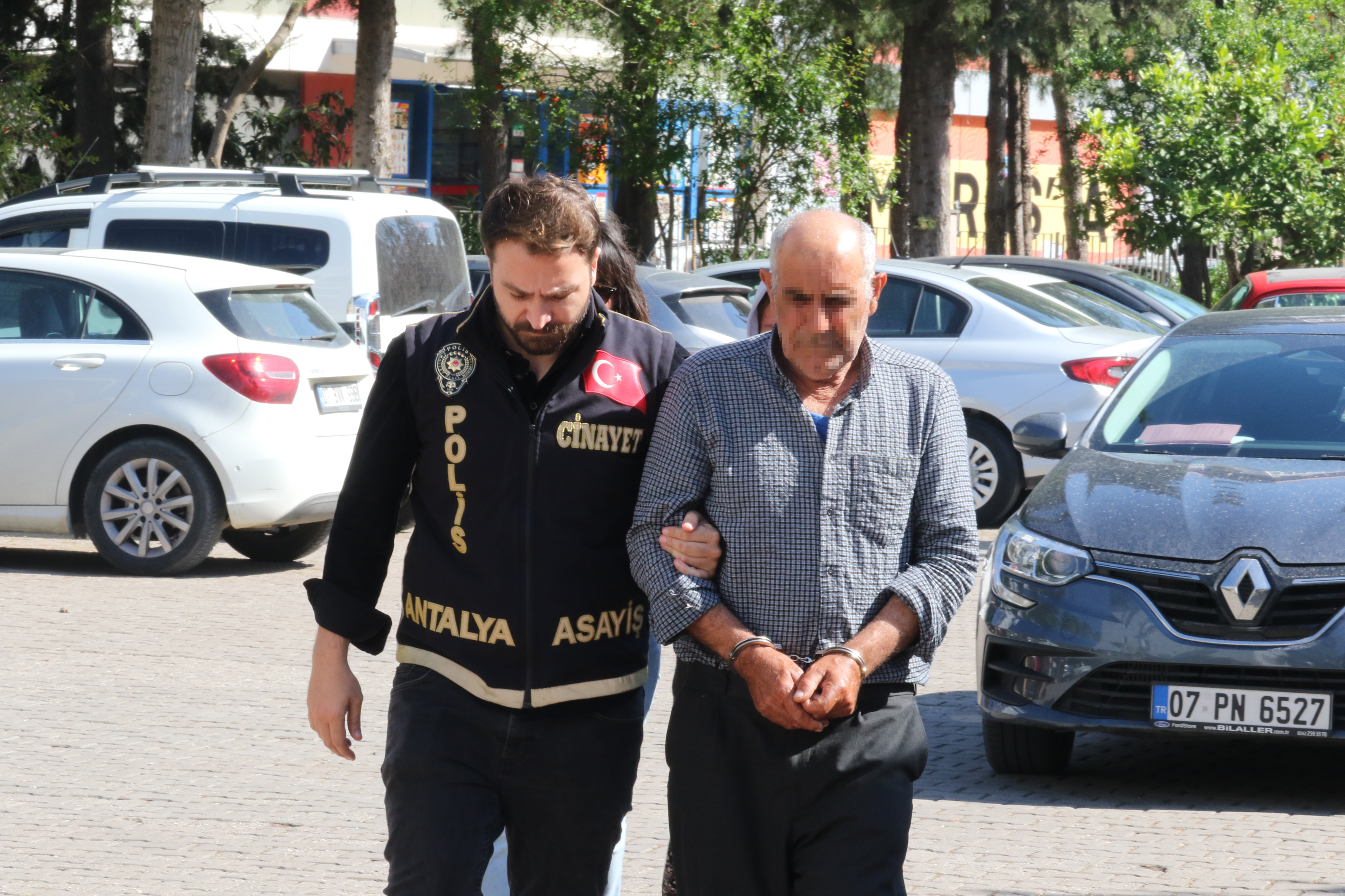 Yeğeni Amine'yi, arsa fiyatını artırdığı için öldürmüş