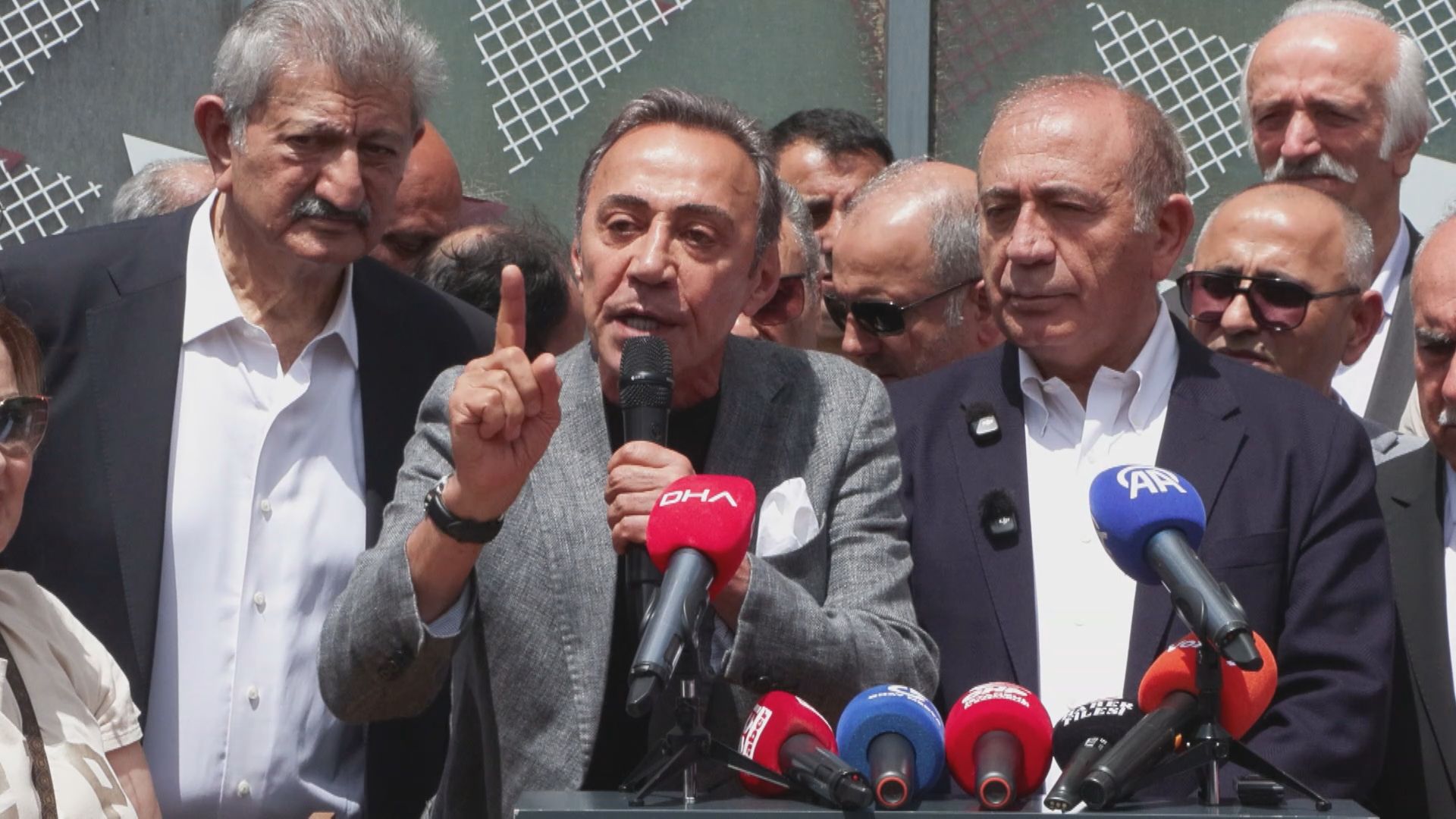 Gürsel Tekin: Biz savaş meydanlarında kurulmuş bir siyasi partiyiz