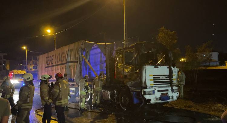 Büyükçekmece'de TIR'ı alevler sardı!
