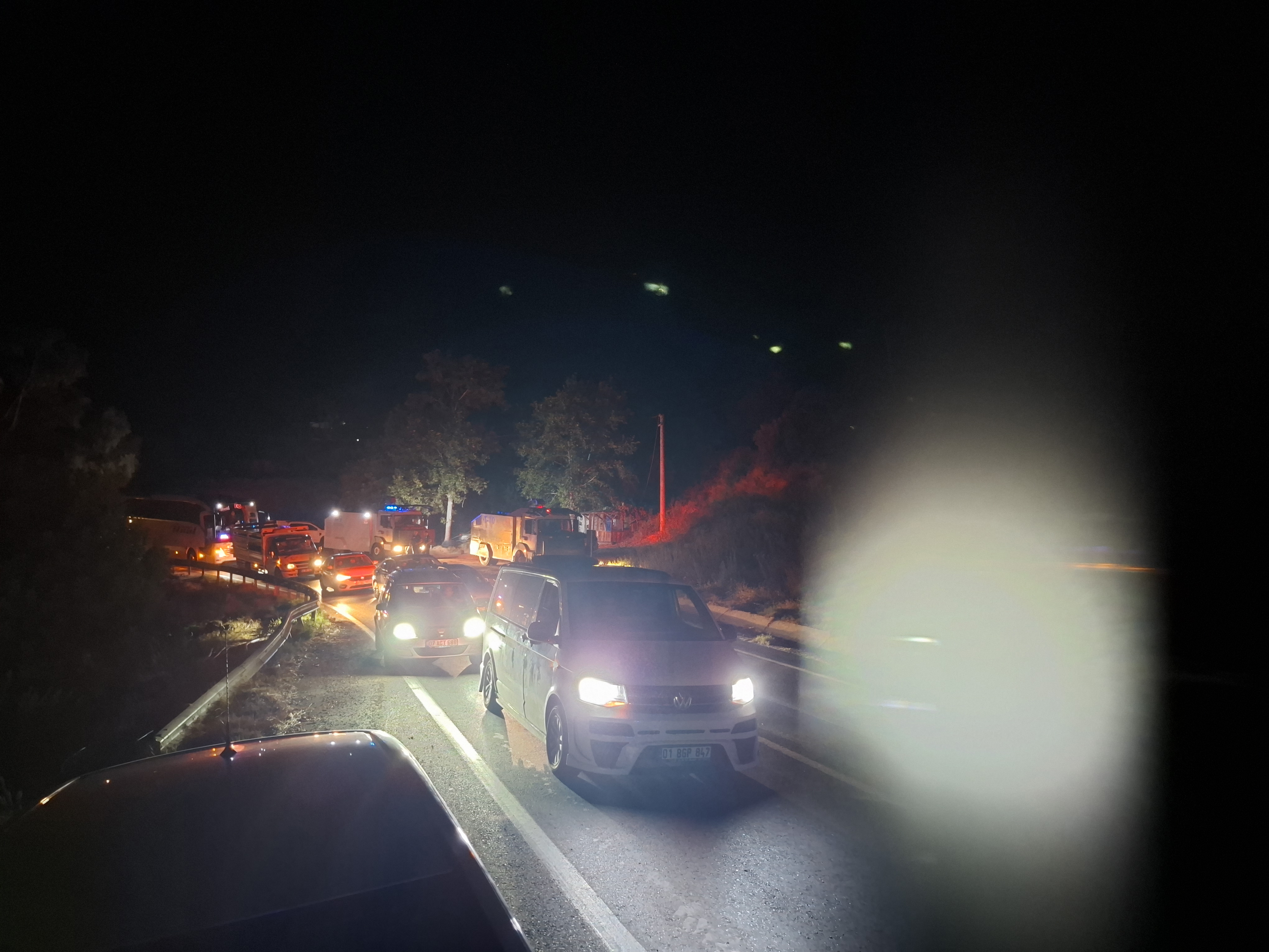 Antalya'da orman yangını; kara yolu tedbiren ulaşıma kapatıldı (2)